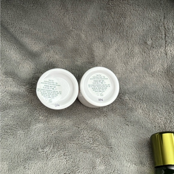 La Mer Skincare Set with Blue and Teal Pouches - Picture 10 of 11